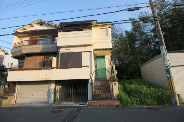 吹田市千里山高塚の賃貸